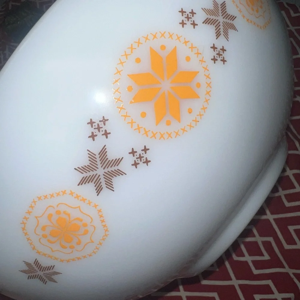 Cinderella PYREX 4 Qt Town & Country Cross Stitch Vintage Mixing Bowl Like New!